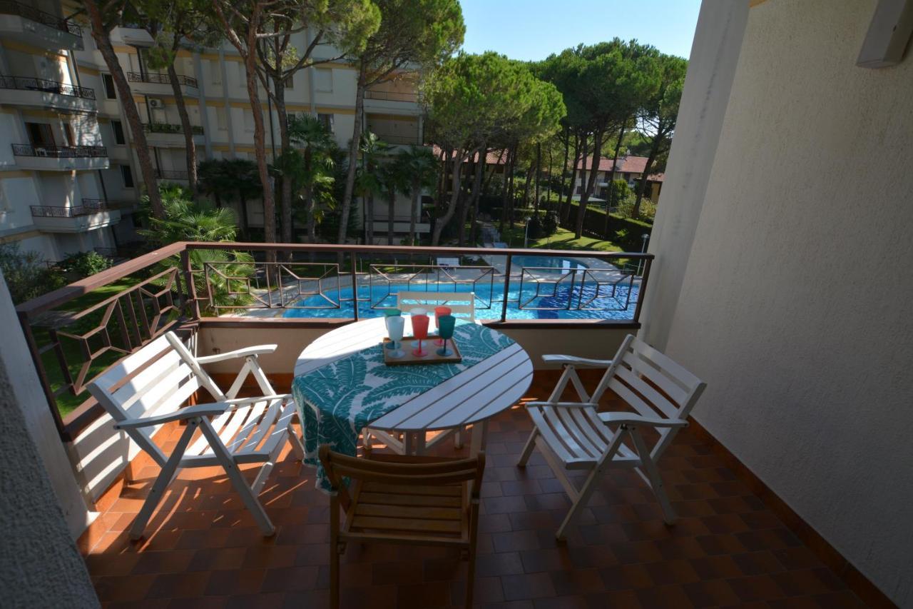 Lignano With Pool Leilighet Lignano Sabbiadoro Eksteriør bilde