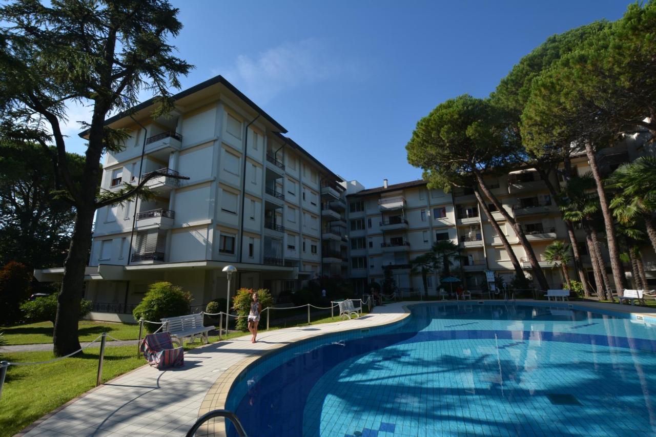 Lignano With Pool Leilighet Lignano Sabbiadoro Eksteriør bilde