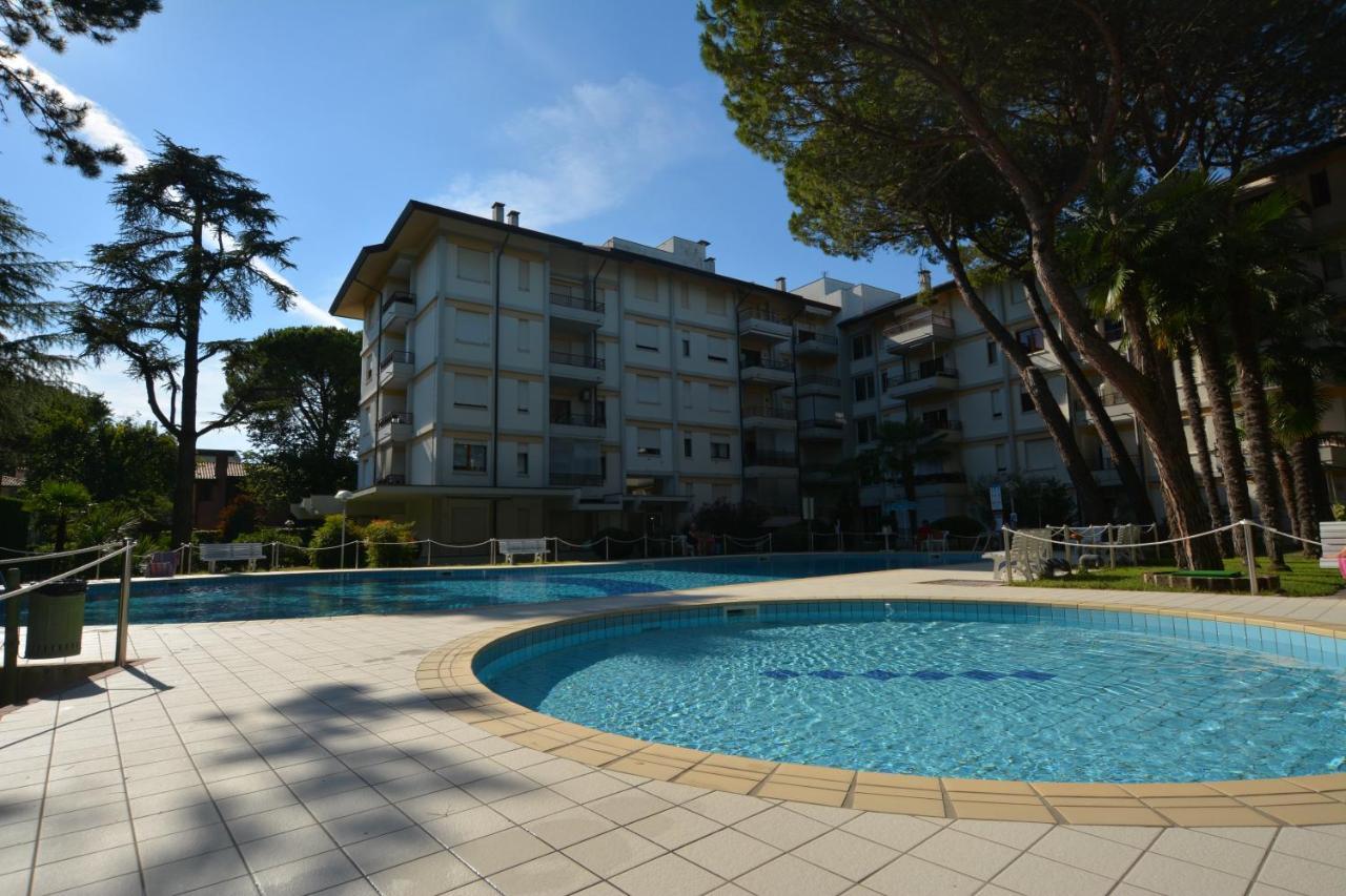 Lignano With Pool Leilighet Lignano Sabbiadoro Eksteriør bilde