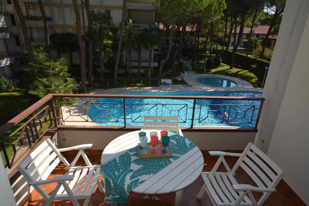 Lignano With Pool Leilighet Lignano Sabbiadoro Eksteriør bilde