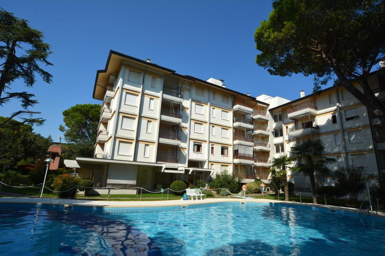 Lignano With Pool Leilighet Lignano Sabbiadoro Eksteriør bilde