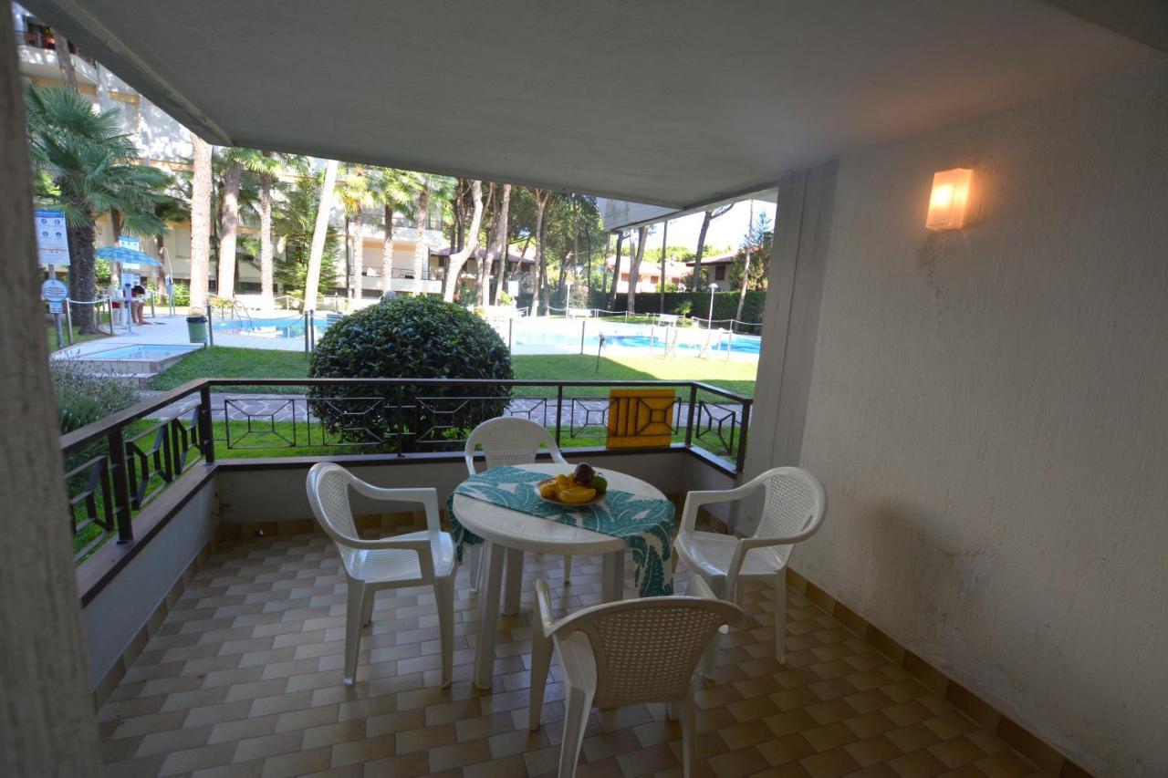 Lignano With Pool Leilighet Lignano Sabbiadoro Eksteriør bilde