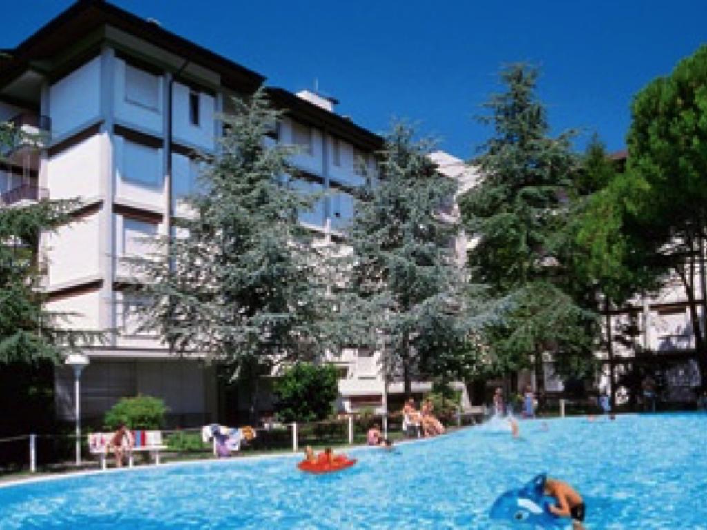 Lignano With Pool Leilighet Lignano Sabbiadoro Eksteriør bilde