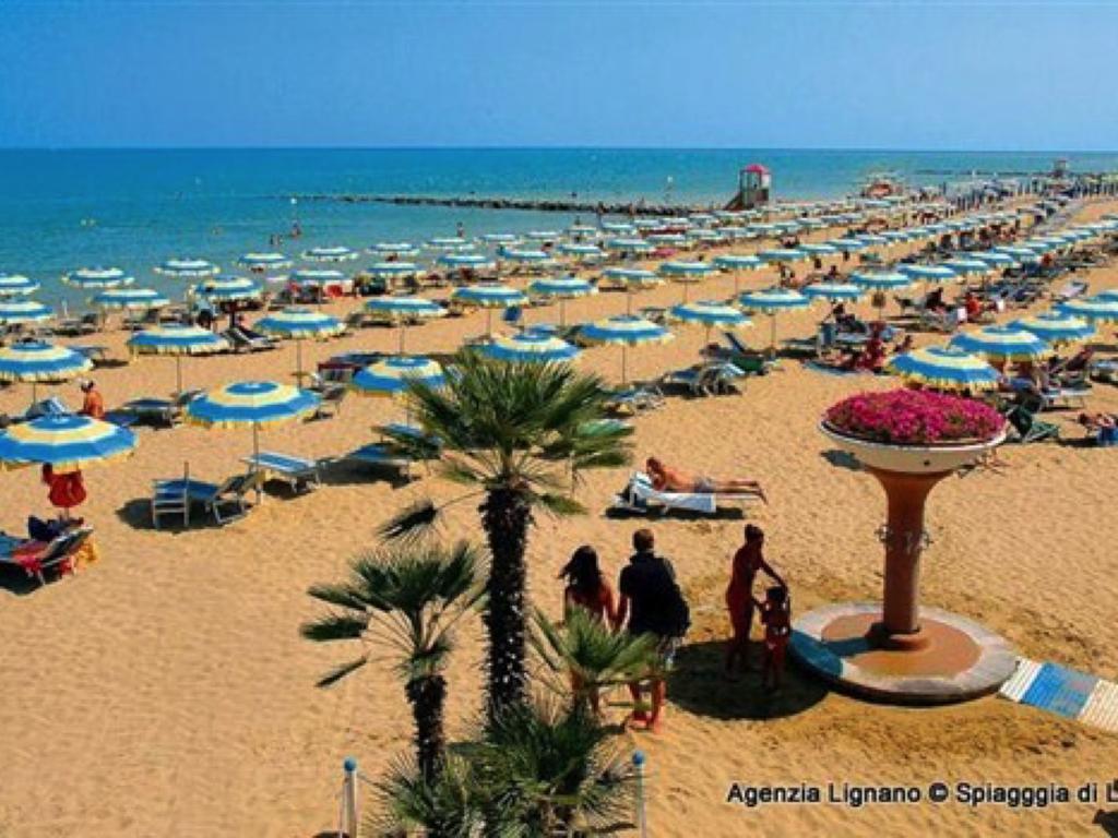 Lignano With Pool Leilighet Lignano Sabbiadoro Eksteriør bilde